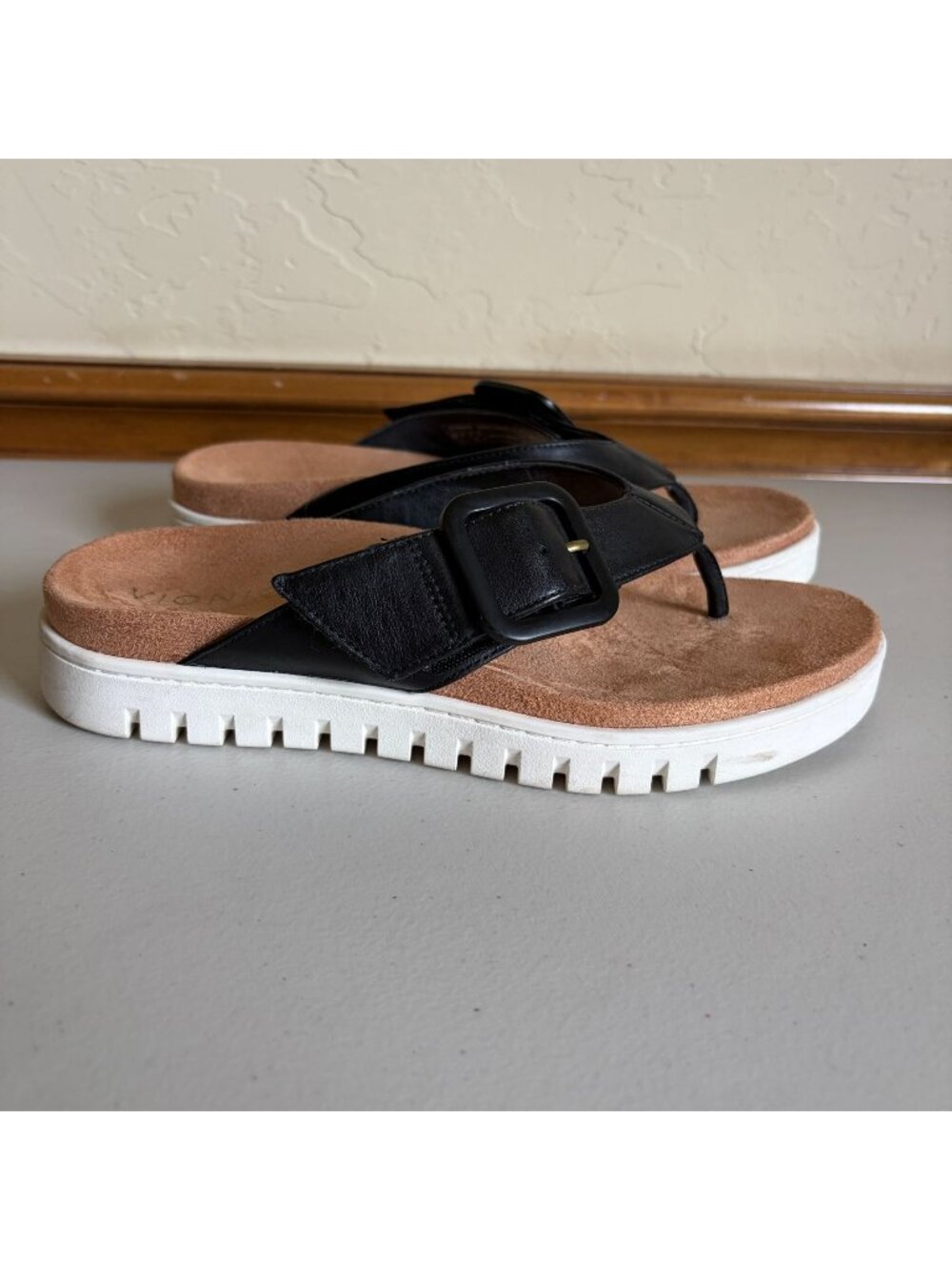 Vionic Uptown Marin Sandals US 7.5 Black Leather Toe Post Comfort